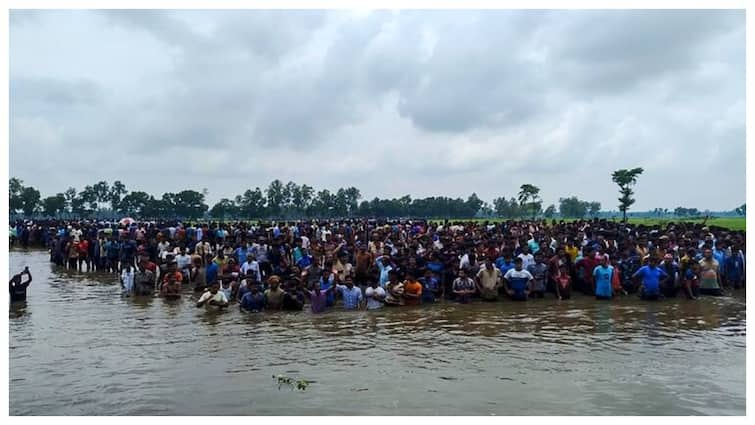 Thousands of Bangladeshis tried to infiltrate into Bengal BSF chased them away chaos created on the border हजारों बांग्लादेशियों ने बंगाल में की घुसपैठ की कोशिश, BSF ने खदेड़ा, बॉर्डर पर मची अफरा-तफरी