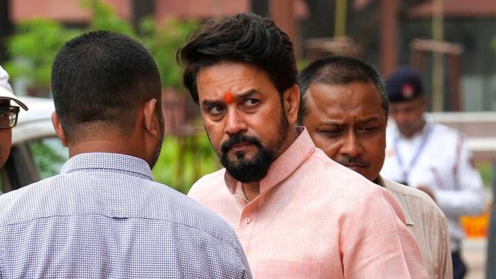 अनुराग ठाकुर ने संसद ने कहा कि प्रधानमंत्री नरेंद्र मोदी ने ट्वीट करके अंतरिम सरकार के प्रमुख को बधाई दी और हिंदुओं की सुरक्षा का मुद्दा उठाया. नेता प्रतिपक्ष ने भी ट्वीट किया बधाई दी, लेकिन हिंदुओं की सुरक्षा पर एक शब्द नहीं कहा. ऐसी कौन सी मजबूरी थी जो हिंदुओं का नाम नहीं लिया.