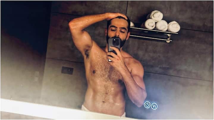 Ram Pothineni: రామ్‌ పోతినేని తన లేటెస్ట్‌ ఫోటోలు షేర్‌ చేశాడు. డబుల్‌ ఇస్మార్ట్‌ కోసం స్టిమ్‌ అండ్‌ జిమ్‌ సెషన్‌ అయిపోయిందని, ఇక జిమ్‌ ట్రైనర్‌ని ఇబ్బంది పెట్టడమే ఉందంటూ క్రేజీ క్యాప్షన్‌ ఇచ్చాడు.