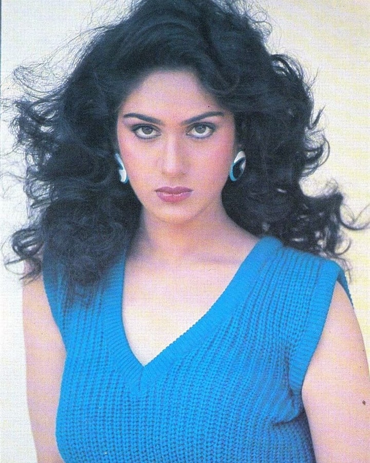 लेकिन फिर टीनू आनंद की फिल्म ‘शिनाख्त’ के दौरान दोनों के बीच तकरार हो गई. हुआ यूं था कि इस फिल्म मीनाक्षी को सेकेंज लीड और माधुरी को फर्स्ट लीड का रोल ऑफर किया गया. बस इसी बात से दामिनी एक्ट्रेस बुरी तरह से खफा हो गई.