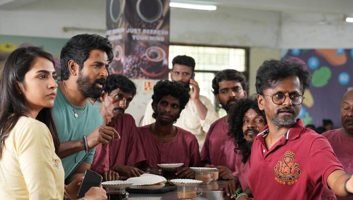 சிவகார்த்திகேயனின் 23 வது படத்தை ஏ ஆர் முருகதாஸ் மிக தீவிரமாக இயக்கி வருகிறார். இந்த படத்தின் அப்டேட் இன்று மாலை 5:49 மணிக்கு வெளியாகும் என படக்குழு அறிவித்துள்ளது.