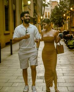 Mouni Roy: પતિ સુરજના બર્થડે પર રોમેન્ટિક થઈ મૌની રોય, શેર કરી ગ્લેમરસ તસવીરો