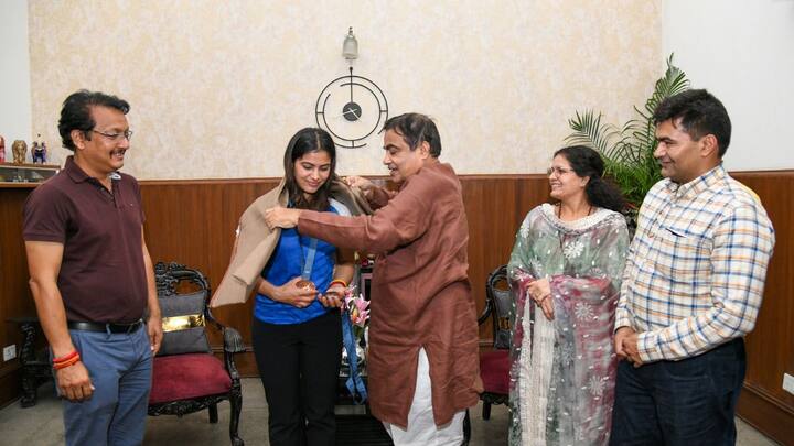 भारत के सड़क, परिवहन और राजमार्ग मंत्री नितिन गडकरी से भी मुलाकात की.