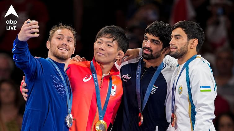 Paris Olympics 2024 Japan wrestler Rei Higuchi who beat Aman Sehrawat posts emotional message for Vinesh Phogat Vinesh Phogat: অবসরের সিদ্ধান্ত বদলে ফিরে এসো, বিনেশের পাশে দাঁড়িয়ে মন জিতলেন জাপানের সোনাজয়ী পালোয়ান