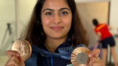 Rahul Gandhi Meets Manu Bhaker: ओलंपिक में दो-दो मेडल जीतने वाली मनु भाकर से मिले राहुल गांधी, फूलों का गुलदस्ता दिया और कहा…