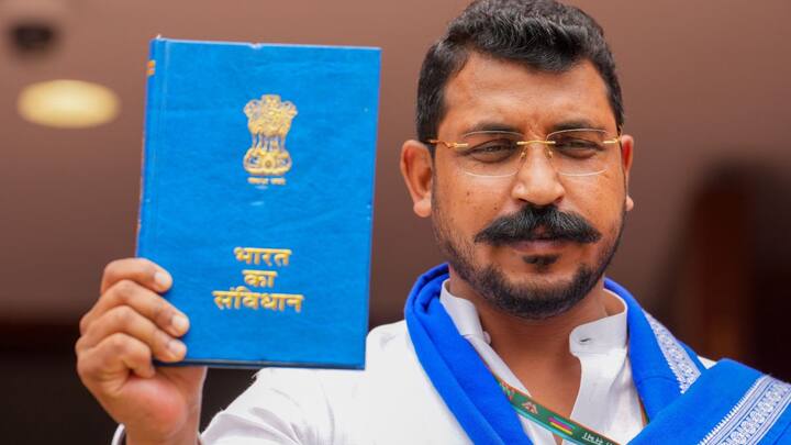 चंद्रशेखर आजाद ने कहा कि इसलिए मैंने सरकार से गुर्जर रेजिमेंट बनाने की मांग उठाई है ताकि उन्हें और देश सेवा करने का मौका मिले. मेरा विश्वास है कि सरकार इस समाज के लोगों को देश सेवा करने का मौका जरूर देगी.