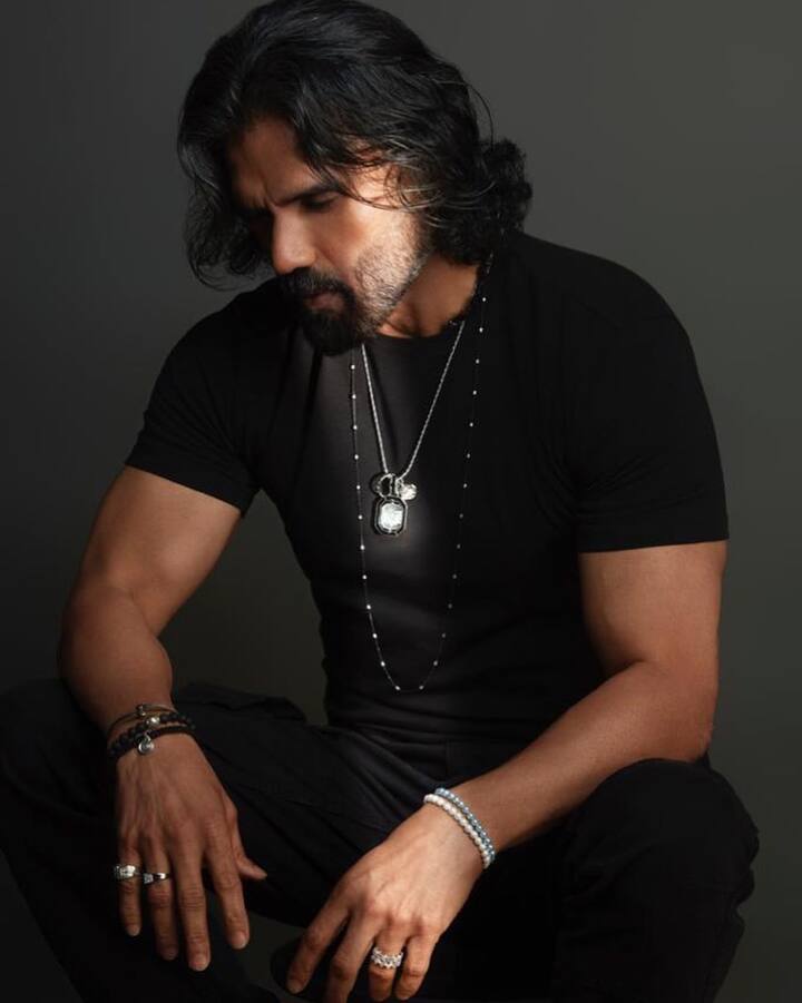 बात करें सुनील शेट्टी की नेटवर्थ की तो मीडिया रिपोर्ट्स के अनुसार एक्टर आज 100 करोड़ से ज्यादा की संपत्ति की मालिक हैं.