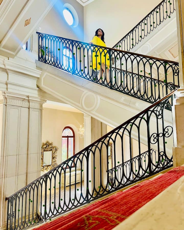 Raveena Tandon treated fans with pictures from her Italian vacation.