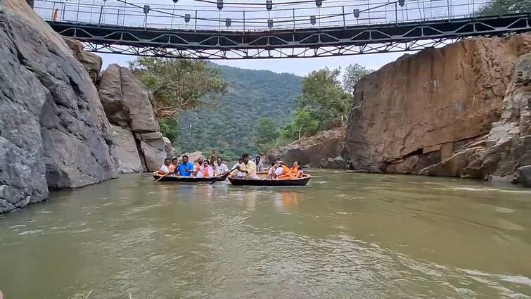Dharmapuri news cauvery river water level increased bathing ban continues - TNN காவிரி ஆற்றில் நீர்வரத்து 19,000 கன அடியாக உயர்வு... ஒகேனக்கலில் குளிக்க தொடரும் தடை