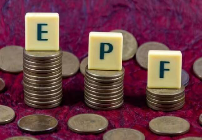 त्यानंतर तुम्हाला ॲडव्हान्स क्लेम का करायचा आहे, त्याचे कारण द्यावे लागले. तसेच किती पैसे काढायचे, पत्ता आदी माहिती भरावी. त्यानंतर पासबूक स्कॅन करून त्याची कॉपी तुम्हाला अपलोड करावी लागेल.