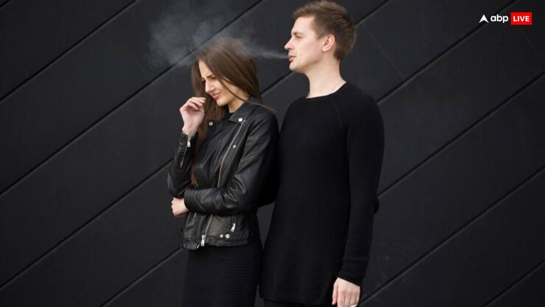 Relationship Tips: क्या आपका पार्टनर भी पीता है सिगरेट, तो ये तरीके अपनाकर आज ही छुड़वाएं इसकी लत your partner also smokes cigarettes then adopt these methods get rid Relationship Tips: क्या आपका पार्टनर भी पीता है सिगरेट, तो ये तरीके अपनाकर आज ही छुड़वाएं इसकी लत