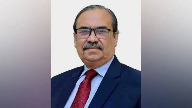 Bangladesh Supreme Court Chief Justice Obaidul Hassan Forced to resign 'चेयर से खींचकर उतारेंगे!', बांग्लादेश में CJI पर आगबबूला हुए थे छात्र, जानें- कौन हैं ओबैदुल हसन