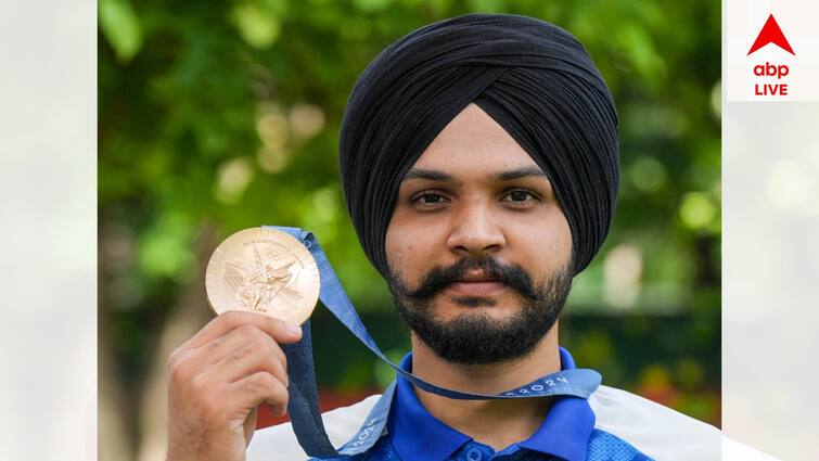 Paris Olympics 2024 bronze medalist Sarabjot Singh rejects government job says the job is good but... Sarabjot Singh: শ্যুটিংয়ে ব্রোঞ্জ জিতেছিলেন প্যারিসে, এবার সরকারের দেওয়া চাকরি ফিরিয়ে ফের শিরোনামে সরবজ্যোৎ