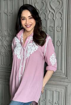 डेब्यू फिल्म रही थी सुपर फ्लॉप, लेकिन फिर पलटी किस्मत और बन गई बॉलीवुड की सुपरस्टार, पहचाना?