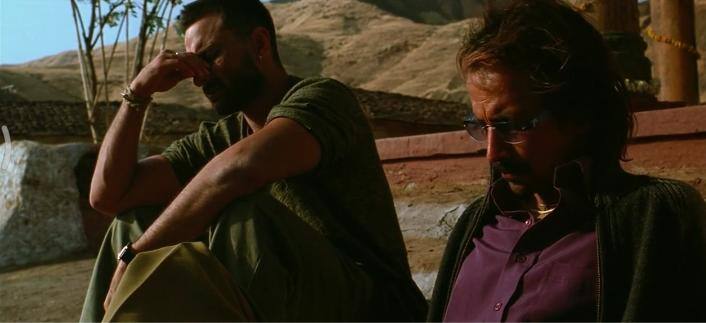 ये सीन शूट हुआ और एडिटिंग टेबल पर पहुंचा तो फिल्म के डायरेक्टर विशाल भारद्वाज को महसूस हुआ कि कुछ तो छूट रहा है. उन्होंने सैफ से कहा कि इस सीन में अगर वो बिना कपड़ों के खड़े हों और उन्हें पीछे से शूट किया जाए तो शानदार लुक आएगा.