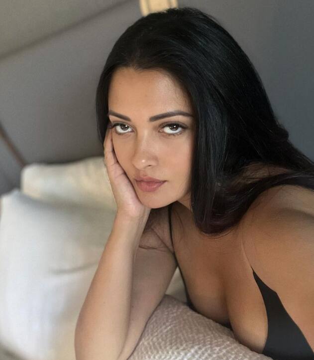 रियान सेन: दीपिका पादुकोण के साथ रिश्ते की चर्चा खत्म होने के बाद युवराज सिंह का नाम एक्ट्रेस रिया सेन के संग जुड़ा था. अक्सर दोनों को एक साथ देखा जाता था.