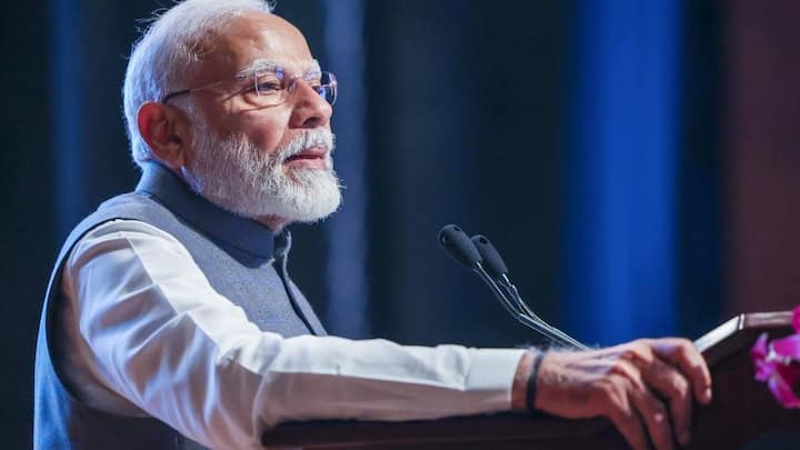 गरीब किसानों को आर्थिक सहायता पहुंचाने के लिए इस योजना को शुरू किया था. साल 2019 में मोदी सरकार ने इस योजना की शुरुआत की थी.