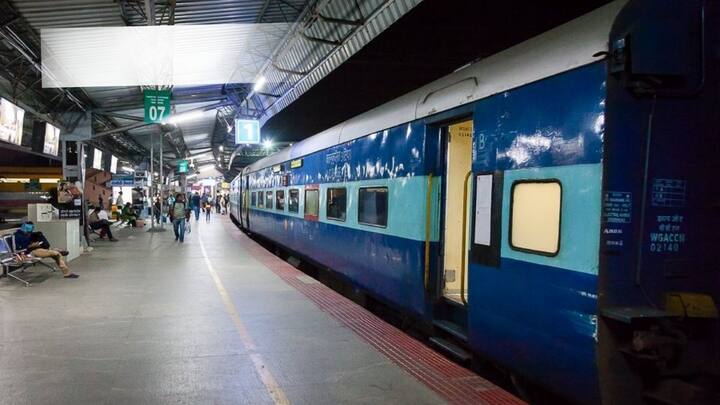 इसके साथ ही रेलवे के एक नियम यह भी है. अगर आपकी ट्रेन किसी स्टेशन से है और आपने वह मिस कर दी है. तो आप अगले दो स्टेशनों तक भी ट्रेन कैच कर सकते हैं.