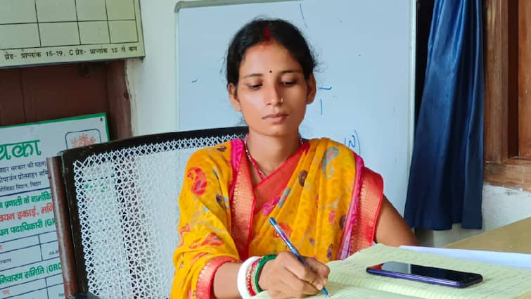 Bihar Katihar Jeevika Didi Khushboo Kumari and her husband got invitation from PM Modi to attend flag hoisting ceremony on Independence Day 2024 ANN Independence Day 2024: कटिहार की जीविका दीदी खुशबू और उनके पति लाल किले पर ध्वजारोहण में होंगे शामिल, PM ने भेजा आमंत्रण