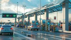 दिल्ली से देहरादून के बीच कितनी बार देना पड़ता है Toll Tax? क्या बाइक वालों पर भी लगता है चार्ज