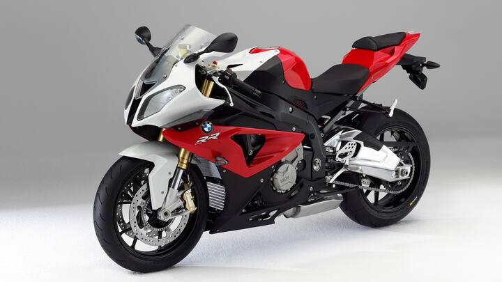 2013 BMW S1000RR பைக்  பைக் 2.6 வினாடிகளில், பூஜ்ஜியத்திலிருந்து மணிக்கு 100 கிமீ வேகத்தை எட்டக்கூடிய திறனை கொண்டுள்ளது. இதன் விலை சுமார் 20 லட்ச ரூபாயிலிருந்து தொடங்குகிறது.