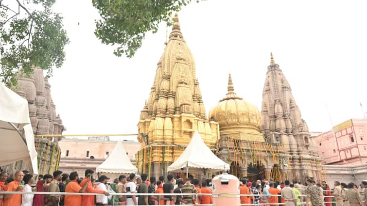 Varanasi News Devotees reached in kashi vishwanath Temple in 4th sawan somvar and security ann Sawan 2024: सावन का चौथा सोमवार कल, काशी विश्वनाथ आने वाले श्रद्धालुओं को इन बातों का रखना होगा ध्यान