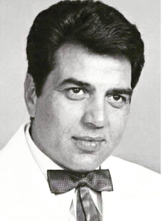 फिल्म में धर्मेंद्र के साथ शत्रुघ्न सिन्हा, नीलम कोठारी, चंकी पांडे और गुलशन ग्रोवर जैसे स्टार्स शामिल थे. ऐसे में एक दिन जब धर्मेंद्र अपना एक सीन सूट कर रहे थे. तो कुछ ऐसा हुआ कि वो झल्ला उठे.