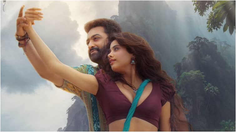 Jr NTR Team raises excitement on Devara next two songs Best Yet To Release Devara Songs: దేవర నెక్ట్స్ సాంగ్స్... నెక్స్ట్ లెవల్ రచ్చ... అభిమానులకు, ప్రేక్షకులకు పూనకాలే!