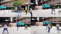 टीम इंडिया के पूर्व कोच राहुल द्रविड़ ने ग्राउंड स्टाफ के साथ खेला क्रिकेट, 'द वॉल' का दिखा गज़ब अंदाज