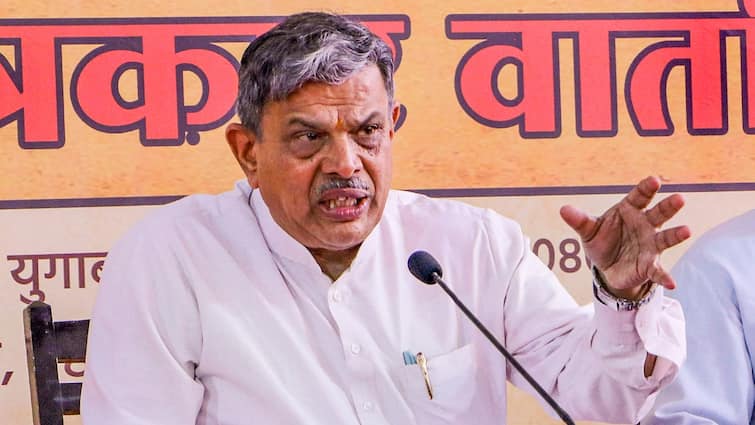 RSS Dattatreya Hosabale says many countries many countries wipe out hindus on bangladesh crisis Bangladesh Crisis: बांग्लादेश क्या सिर्फ ट्रेलर है? RSS नेता का बड़ा दावा- कई देशों से हिंदुओं का सफाया करने...