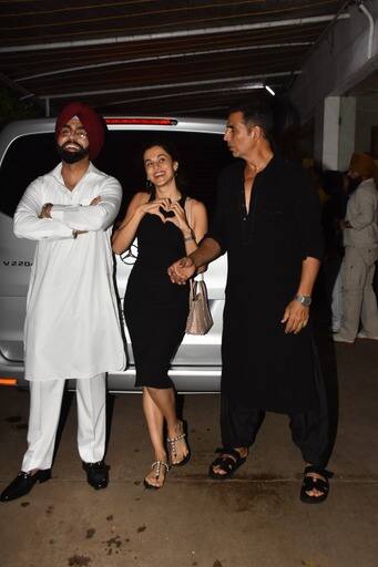 इसके अलावा इस स्क्रीनिंग में पंजाबी एक्टर और सिंगर एमी विर्क भी पहुंचे. जो फिल्म में अहम किरदार में दिखाई देंगे.