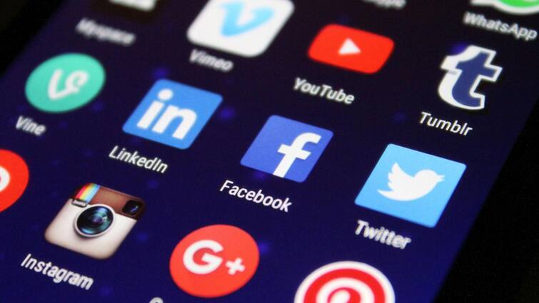 social media addiction how to control this problems here are some easy tips Social Media Addiction: সোশ্যাল মিডিয়ায় তীব্র আকর্ষণ? এখনই সতর্ক হোন, কীভাবে কমাবেন এই ঝোঁক