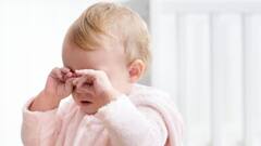 Baby Rubbing Eyes: কেন চোখ রগড়ায় শিশু? কী বার্তা দিতে চায়?