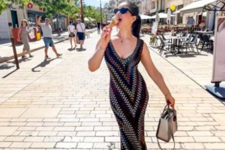 आप ऑफिस में सारा तेंदुलकर का ये लुक भी ट्राई कर सकती हैं. यह आप पर खूब जचेगा. इसे पहनकर आप पूरे ऑफिस में जलवा बिखेर देगी.