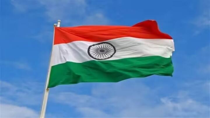 क्या आपको पता है 15 अगस्त का दिन आप घर बैठे ही ऑनलाइन तिरंगा मंगा सकते हैं. इसके लिए सरकार आपकी सहायता करेगी.