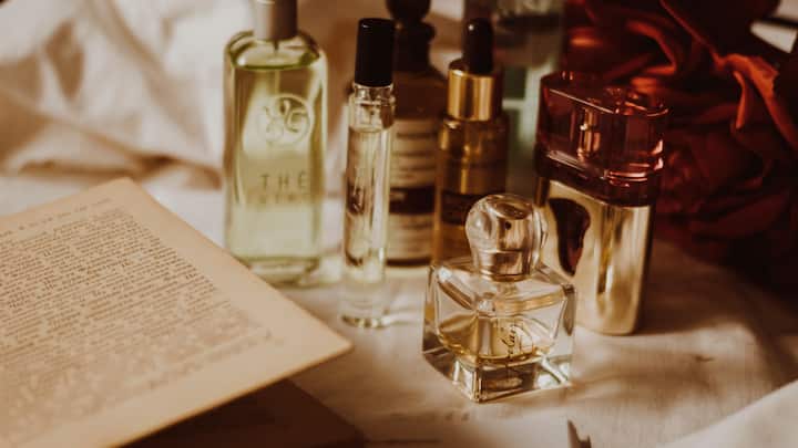 Overapplication: One of the most common mistakes is applying too much perfume. A little goes a long way. Apply perfumes to your pulse points such as your inner wrists and behind the ear lobes as well. (Image Source: Canva)