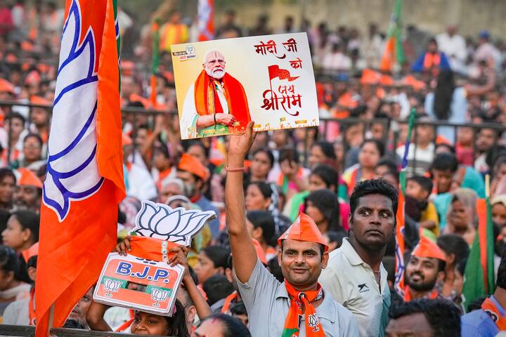 कहा गया कि हर जाति-वर्ग से दो से तीन नाम शॉर्टलिस्ट किए जाएंगे. उम्मीदवारों के नामों को शॉर्टलिस्ट करने के लिए डॉ.दिलीप जायसवाल और भिखू दलसनिया अधिकृत हुए हैं.