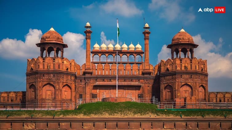 नेहरू, इंदिरा या मोदी… लाल किले पर झंडा फहराने में कौन आगे, जानें क्या कहता है रिकॉर्ड नेहरू, इंदिरा या मोदी… लाल किले पर झंडा फहराने में कौन आगे, जानें क्या कहता है रिकॉर्ड