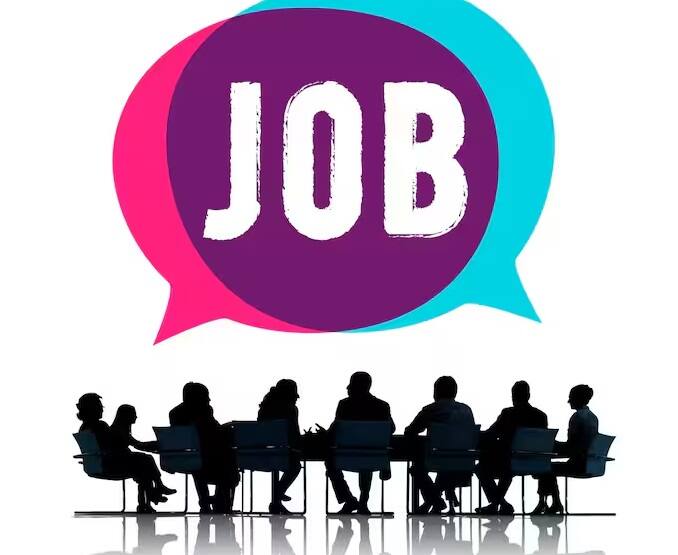 પૂર્વ પરીક્ષા સવારે 10 થી બપોરે 12 વાગ્યા દરમિયાન લેવામાં આવશે. જેઓ તેમાં પાસ થશે તેઓ મુખ્ય પરીક્ષામાં હાજર થશે અને તે પછી ઇન્ટરવ્યુ લેવામાં આવશે. ફી 600 રૂપિયા છે, અનામત કેટેગરી માટે અરજી 150 રૂપિયા ફી છે.