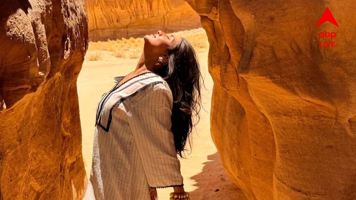 দেবের এই প্রচারের স্টাইল দেখে সোশ্যাল মিডিয়ায় রুক্মিণী লিখেছেন, প্রচারের স্টাইলটা ভাল। বেশ কুল.. থুড়ি হট। এই ছবিতে অবশ্য নেই রুক্মিণী।