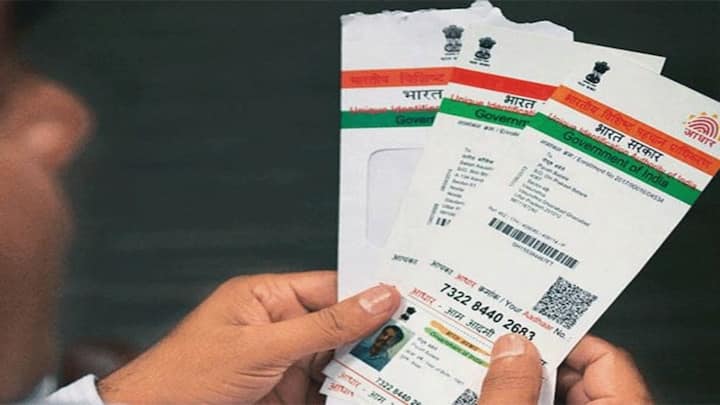 क्या आपको पता है आधार कार्ड में एड्रेस कितनी बार बदलवाया जा सकता है. तो बता दें यूआईडीएआई द्वारा एड्रेस बदलने को लेकर कोई सीमा लागू नहीं की है.