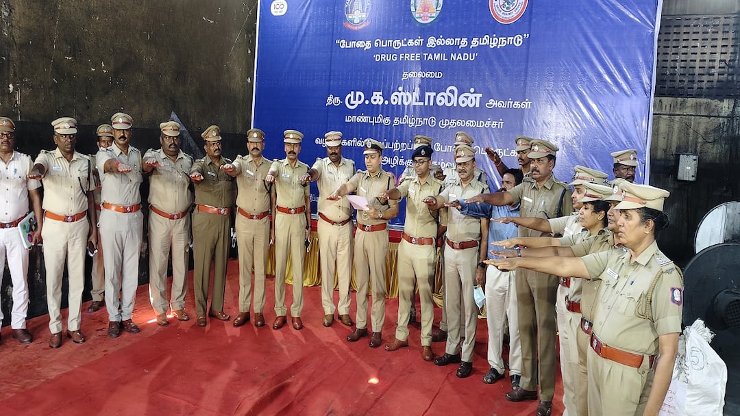 கஞ்சாவை அழிக்கும் பணி.... நவீன இயந்திரம் மூலம் 1145 கிலோ கஞ்சா தீ வைத்து அழிப்பு Thanjavur 1145 Kg Ganja destroyed by modern machine in Ayodhyapatti - TNN கஞ்சாவை அழிக்கும் பணி.... நவீன இயந்திரம் மூலம் 1145 கிலோ கஞ்சா தீ வைத்து அழிப்பு