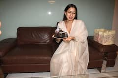 गले में रुद्राक्ष..माथे पर बिंदी, बर्थडे के दिन ट्रेडिशनल लुक में दिखीं सारा अली खान, मीडिया के साथ काटा केक