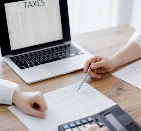 ਜੇਕਰ ਤੁਸੀਂ ਆਪਣੀ ਇਨਕਮ ਟੈਕਸ ਰਿਟਰਨ ਫਾਈਲ ਕੀਤੀ ਹੈ ਅਤੇ ਆਪਣੀ ਰਿਫੰਡ ਸਥਿਤੀ ਦੀ ਜਾਂਚ ਕਰਨਾ ਚਾਹੁੰਦੇ ਹੋ, ਤਾਂ ਤੁਸੀਂ ਇਸਨੂੰ ਆਸਾਨੀ ਨਾਲ ਈ-ਫਾਈਲਿੰਗ ਪੋਰਟਲ 'ਤੇ ਚੈੱਕ ਕਰ ਸਕਦੇ ਹੋ। ਇਸਦੇ ਲਈ ਤੁਹਾਨੂੰ ਇਨਕਮ ਟੈਕਸ ਈ-ਫਾਈਲਿੰਗ ਪੋਰਟਲ eportal.incometax.gov.in/iec/foservices/ 'ਤੇ ਕਲਿੱਕ ਕਰਨਾ ਹੋਵੇਗਾ।