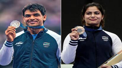 Fans Wonder As Neeraj Chopra Meets Manu Bhaker Video Viral Watch Video: சத்தியம் கேட்ட மனு பார்க்கரின் தாய்! உறுதி கொடுத்த நீரஜ் - திருமணம் குறித்த அப்டேட்டா?