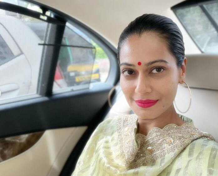 इसके बाद पायल ने एक्टिंग को अलविदा कह दिया और उन्होंने अपने नए स्टार्टअप, हेल्दी हसल के साथ फूड इंडस्ट्री में कदम रखा. उनकी इस फूड सर्विस का मकसद यात्रियों को घर का बना खाना मुहैया कराना है.