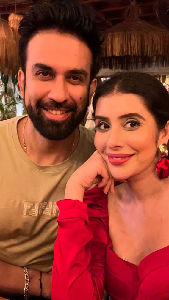 तलाक़ के बाद एक्स हसबैंड संग रोमांटिक होने पर ट्रोल हुई ये एक्ट्रेस