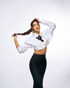 Pooja Hegde: పూజా హెగ్డే లేటెస్ట్ ఫోటోలు... క్లాసు, మాసు కలిపితే మేడమ్ బాసూ - ఆ నడుము చూశారా?