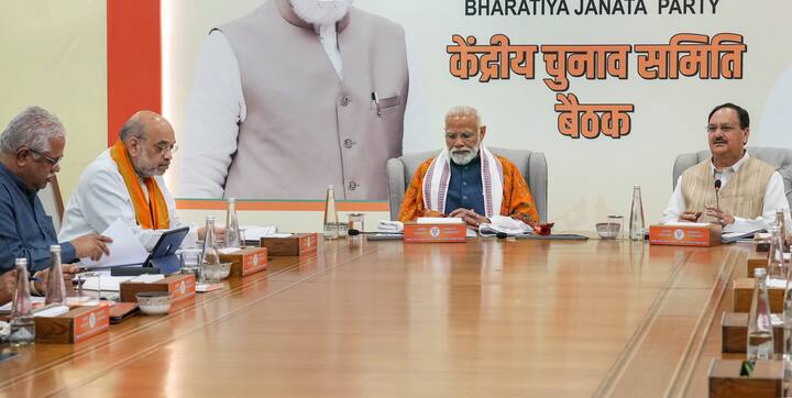 दरअसल, सीईसी यानी कि केंद्रीय चुनाव समिति का फुल फोकस इस बात पर है कि वह किसी भी रूप में बीजेपी के सामाजिक समीकरण को बिगड़ने न दे. वह उसे संतुष्ट करेगी.