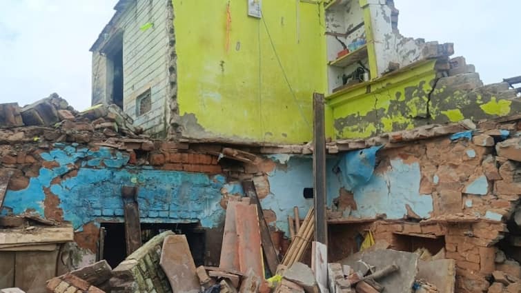 Haryana Two storey Building Collapse in Nuh due to Rainwater three injured ANN Nuh House Collapse: नूंह में बरसात के पानी से धराशायी दो मंजिला मकान, महिला और दो बच्चे घायल